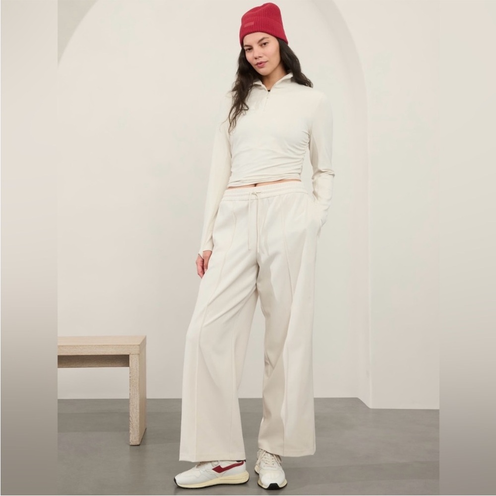 BOGO! NEW Athleta Endeavor Relaxed Wide Leg Athletic Pant Bone Medium